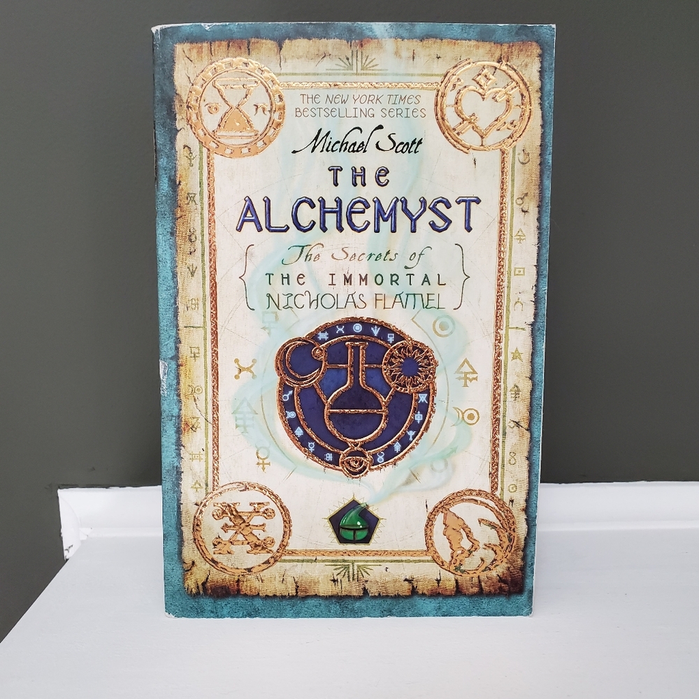 The Alchemist: The Secrets of The Immortal Nicholas Flamel by Michael Scott
